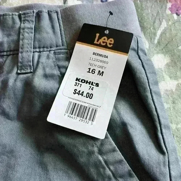 Women Lee flex to go Bermuda shorts 9 inch in scene size 16 new with tags​ - Picture 5 of 7